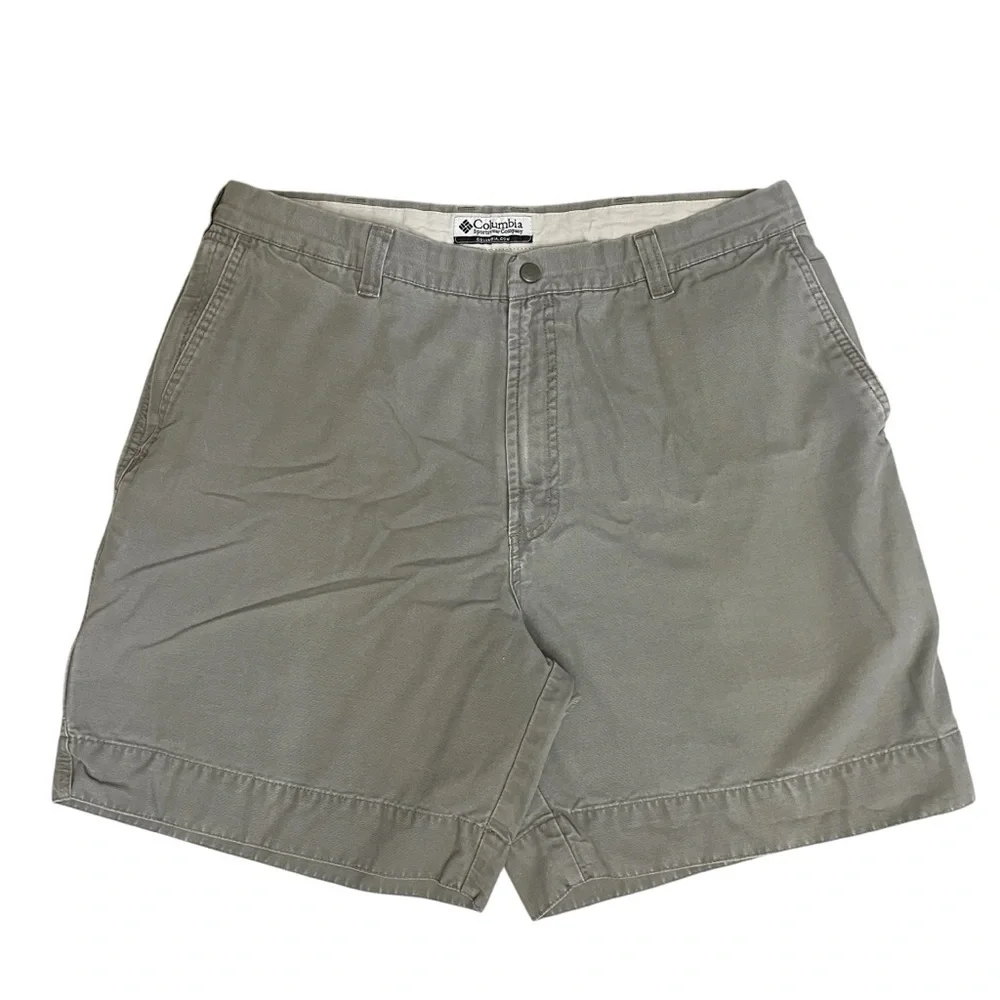 Columbia Gray Above the Knee Outdoor Flat Front 7.5” Shorts Men’s Waist size 38